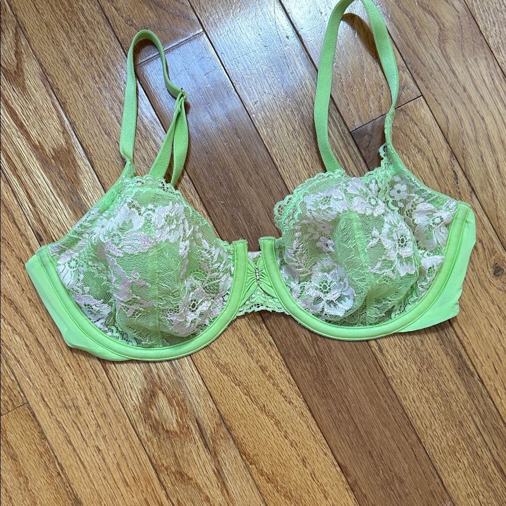 Victoria’s Secret Lace Underwire Bra in Lime Green 32D